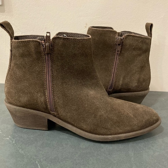NWT attention sz 6 Mattie brown suede distressed ankle booties - Picture 3 of 14